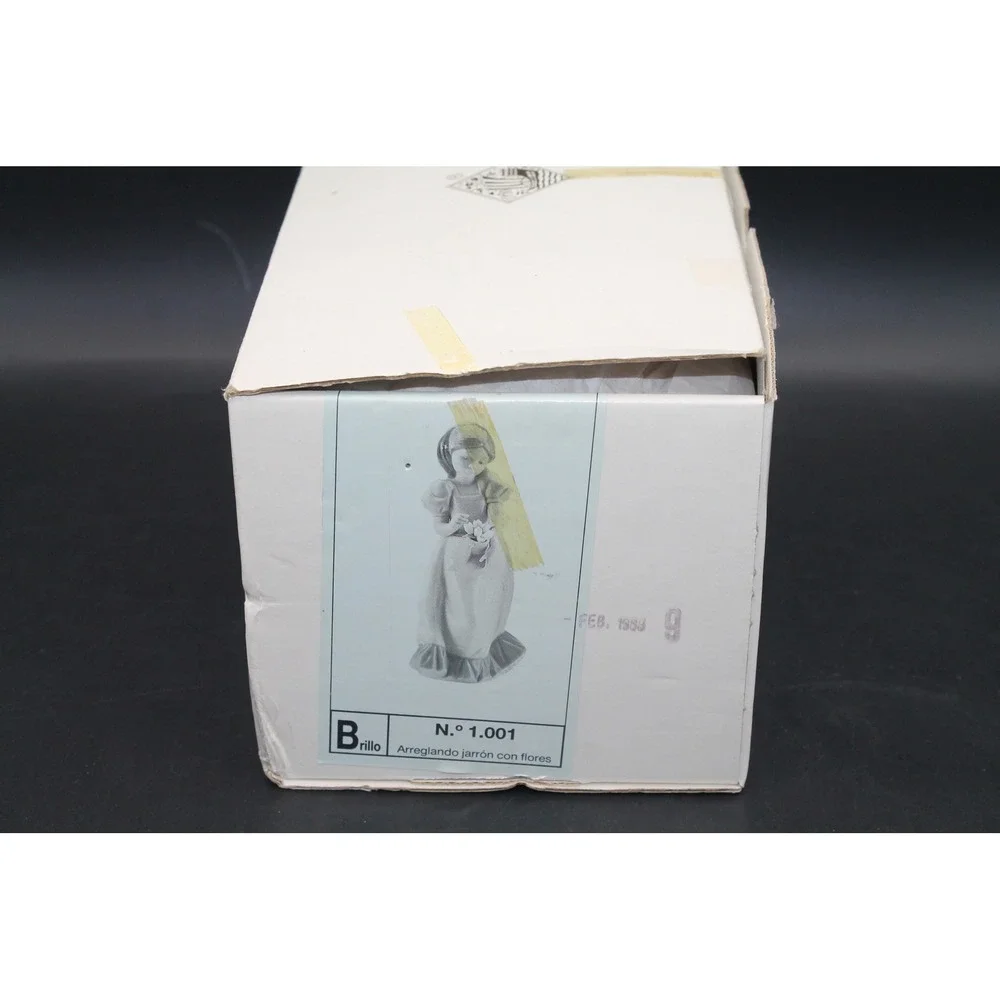 Vintage Lladro Girl Tulip Time Flowers Porcelain Figurine No. 1001 Original Box
